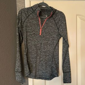 Small‎ workout sweater